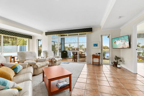 HALYCON HOUSE - VIC Tourism 0