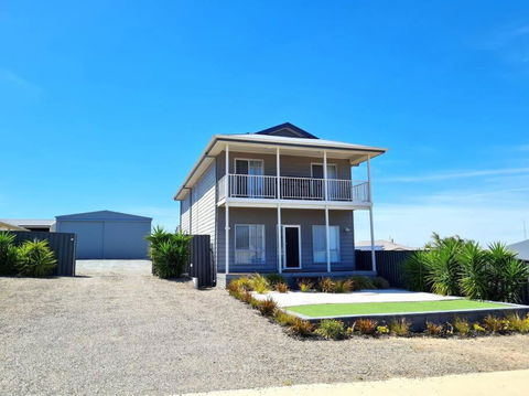 Hamilton House - VIC Tourism 0