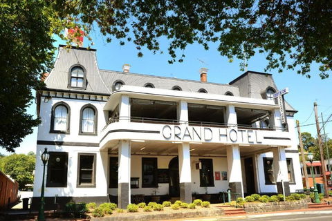 Grand Hotel Healesville - VIC Tourism 1