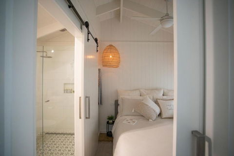 Gumnut Cottage Gippsland - Tiny Romantic Escape W King Bed Mountain Views - VIC Tourism 4