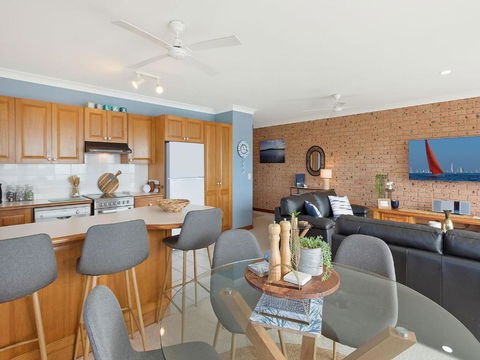 Grand Pacific 2 Unit 4 -Omaroo - First Floor - VIC Tourism 2