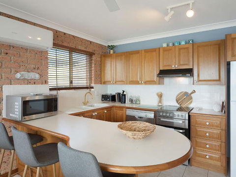 Grand Pacific 2 Unit 4 -Omaroo - First Floor - VIC Tourism 4
