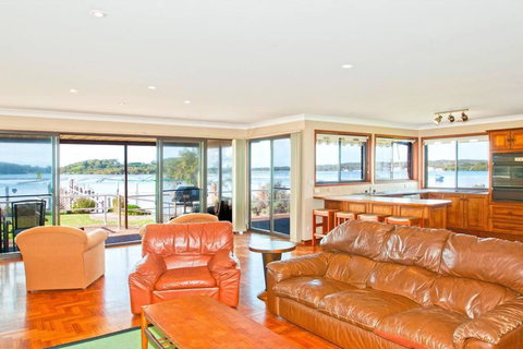 HAIS18G - Riverside Delight - VIC Tourism 1