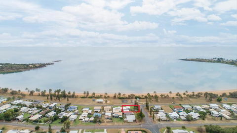 Grasstree Beach Shacks - VIC Tourism 2