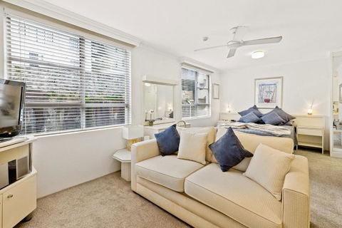 HENRY12 Self- Catering - VIC Tourism 1