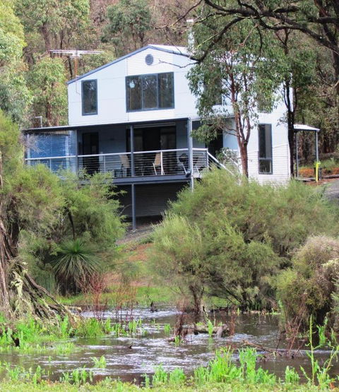 Hidden Grove Retreat - VIC Tourism 0