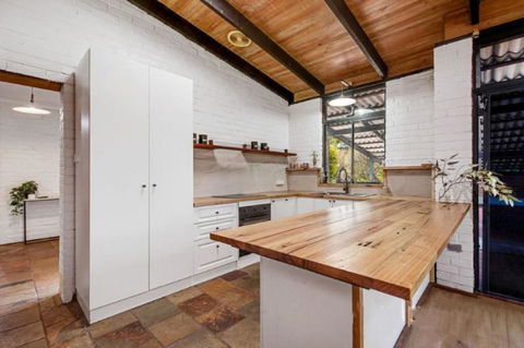 Hillside Retreat- Your Tranquil Home Away - VIC Tourism 1