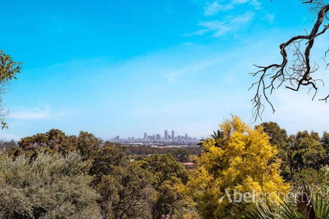 Historical Cottage In The Hills - VIC Tourism 2