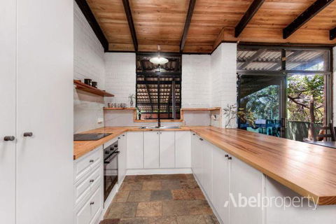 Historical Cottage In The Hills - VIC Tourism 3