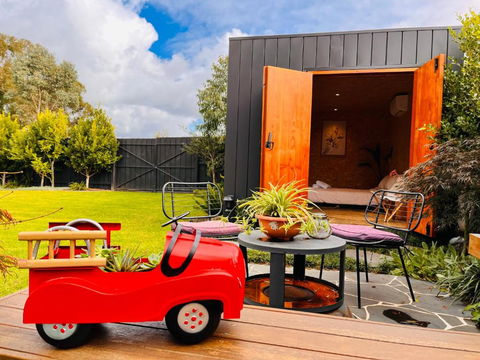 Holiday Tiny House Near The Glen Shopping Center - VIC Tourism 1