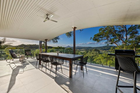 Hinterland Dreamers Poolside Retreat - VIC Tourism 1