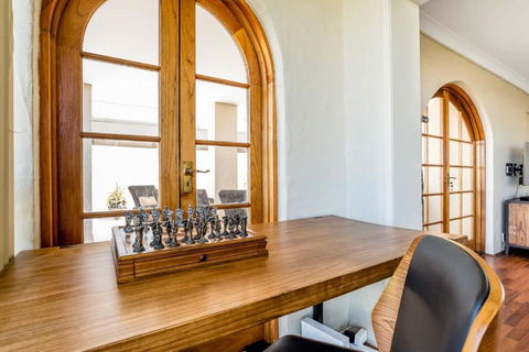 Inner City Pad Indooroopilly - VIC Tourism 1