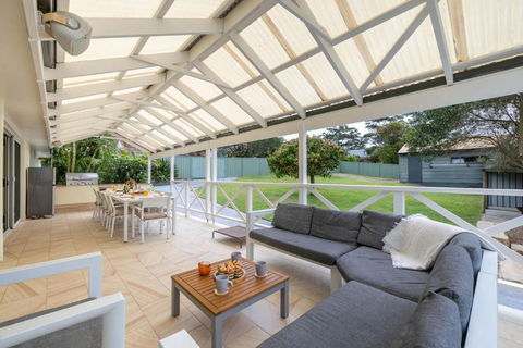 Illaroo House 16 Verona Rd - Pet Friendly, Boat Parking, Wi-Fi - VIC Tourism 1