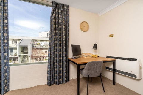 Howitt Place Apt Minutes To Parliamentary Triangle - VIC Tourism 1