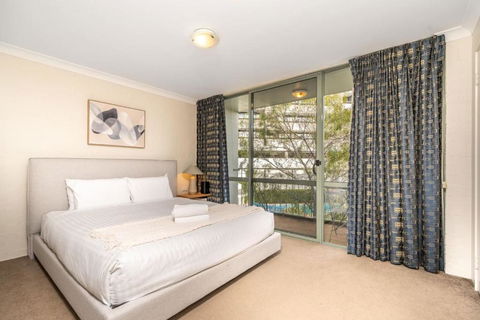 Howitt Place Apt Minutes To Parliamentary Triangle - VIC Tourism 3
