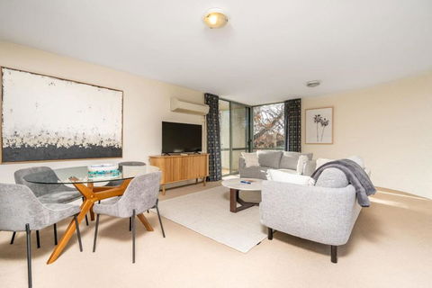 Howitt Place Apt Minutes To Parliamentary Triangle - VIC Tourism 0