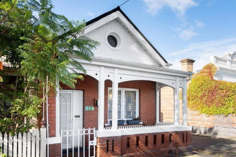 Iconic Lygon Street Home - VIC Tourism 2