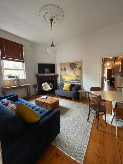 Iconic Lygon Street Home - VIC Tourism 1