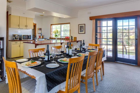 Indigo Vineyard Farmstay - VIC Tourism 0