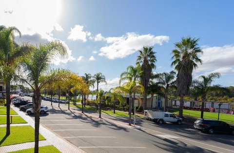 Hotel Renmark - VIC Tourism 1