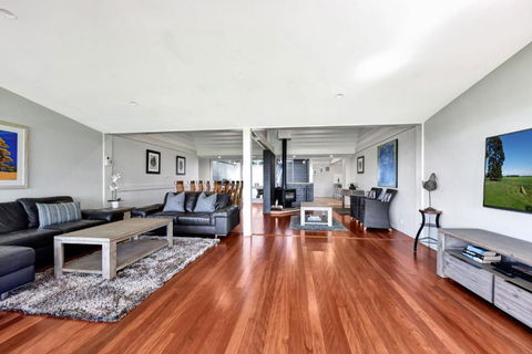 Ironbark Hill Retreat - VIC Tourism 1