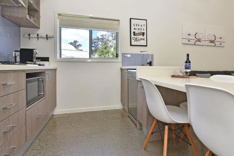 Ironbark Hill Villa 2 Aneis - VIC Tourism 3