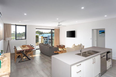 Ishtar Apartment 4- Best Water Views - VIC Tourism 1