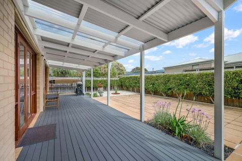 Island Escape - VIC Tourism 2