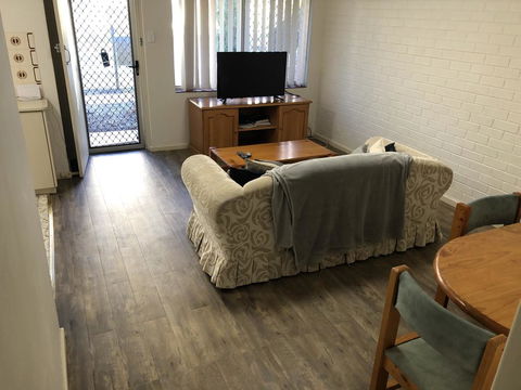 Affordable Comfortable Inglewood Apartment+Pool - VIC Tourism 1