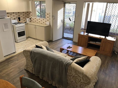 Affordable Comfortable Inglewood Apartment+Pool - VIC Tourism 3