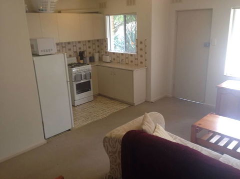 Affordable Comfortable Inglewood Apartment+Pool - VIC Tourism 0