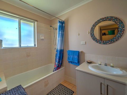 Affordable Holiday Home - VIC Tourism 3