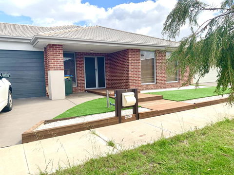 AHA Family Holiday House With Huge Backyard - VIC Tourism 2