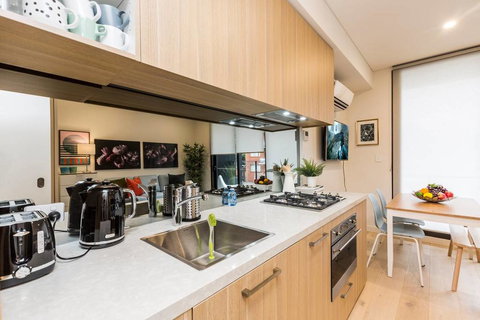 Air Conditioned One Bedroom With Pool Close To CBD - VIC Tourism 1