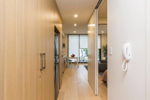 Air Conditioned One Bedroom With Pool Close To CBD - VIC Tourism 2