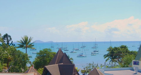 Airlie Beach Apartments - VIC Tourism 0