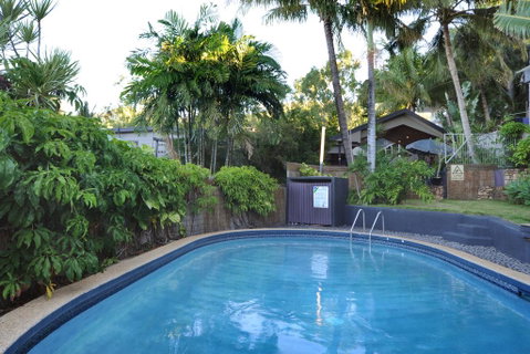 Airlie Beach Motor Lodge - VIC Tourism 0