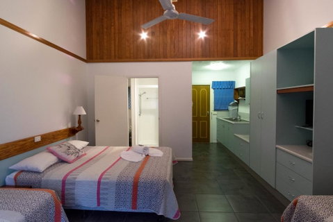 Airlie Beach Motor Lodge - VIC Tourism 2