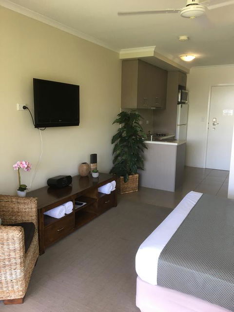 Airlie Central Apartments - VIC Tourism 0