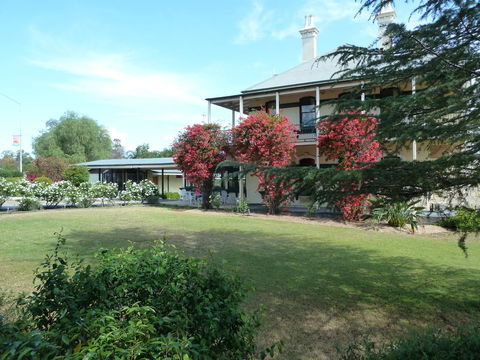 Airlie House Motor Inn - VIC Tourism 1