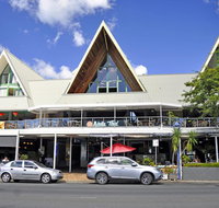Airlie Waterfront Accommodation