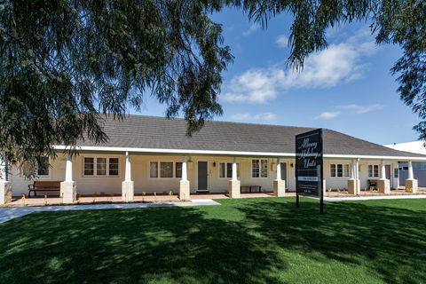 Albany Holiday Units - VIC Tourism 0