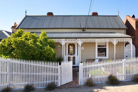 Albert Cottage - VIC Tourism 0