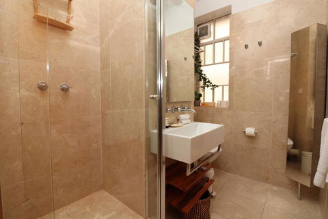Alcaston House - Parliament House 300m, WiFi, Netflix - VIC Tourism 3