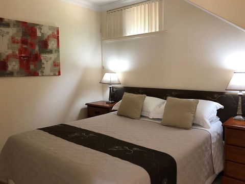 Alfred Cove Short Stay - VIC Tourism 3