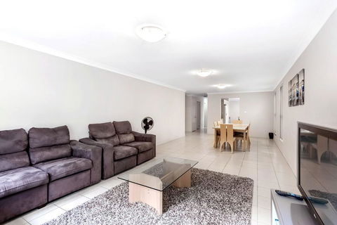 Alida Place, 1 Lagoons Estate - VIC Tourism 3