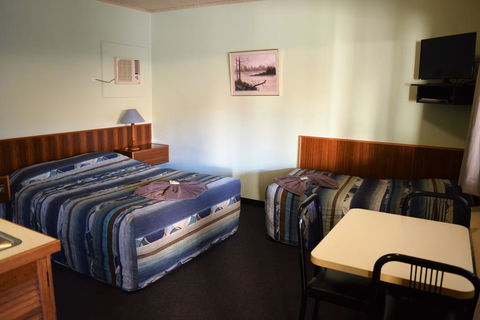 Alkira Motel - VIC Tourism 1