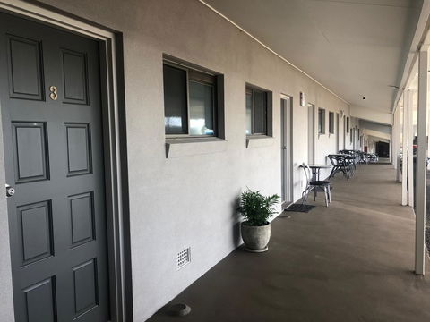 Allan Cunningham Motel - VIC Tourism 3