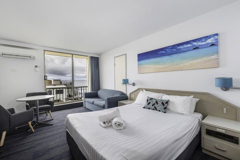 Alloggio Newcastle Beach - VIC Tourism 1