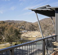 Alpine Lake Retreat - VIC Tourism